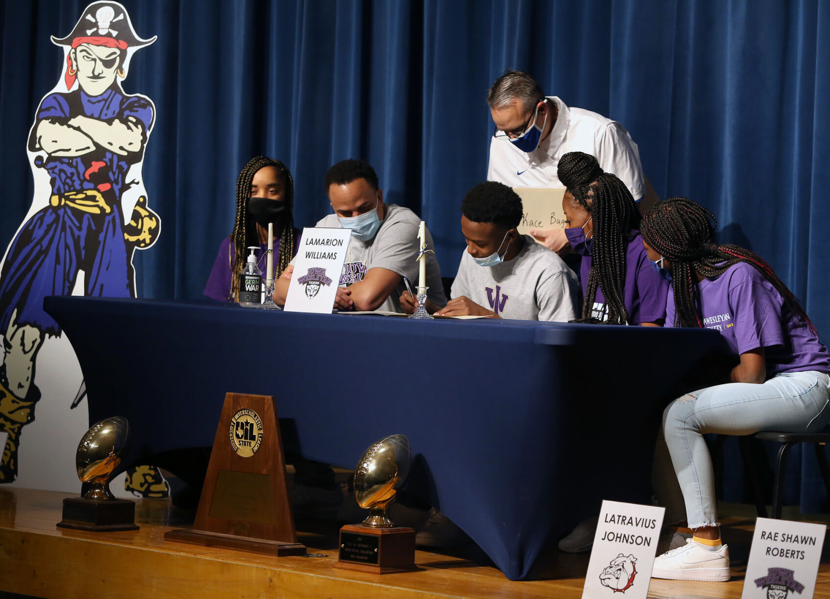 020421-wac-spt-lavega-signing-jl13.JPG